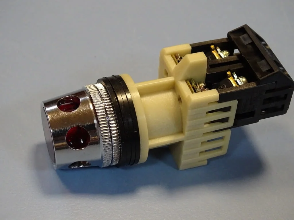 Команден бутон (светещ) червен FUJI Electric AH25-L2R10E command switch — снимка 6