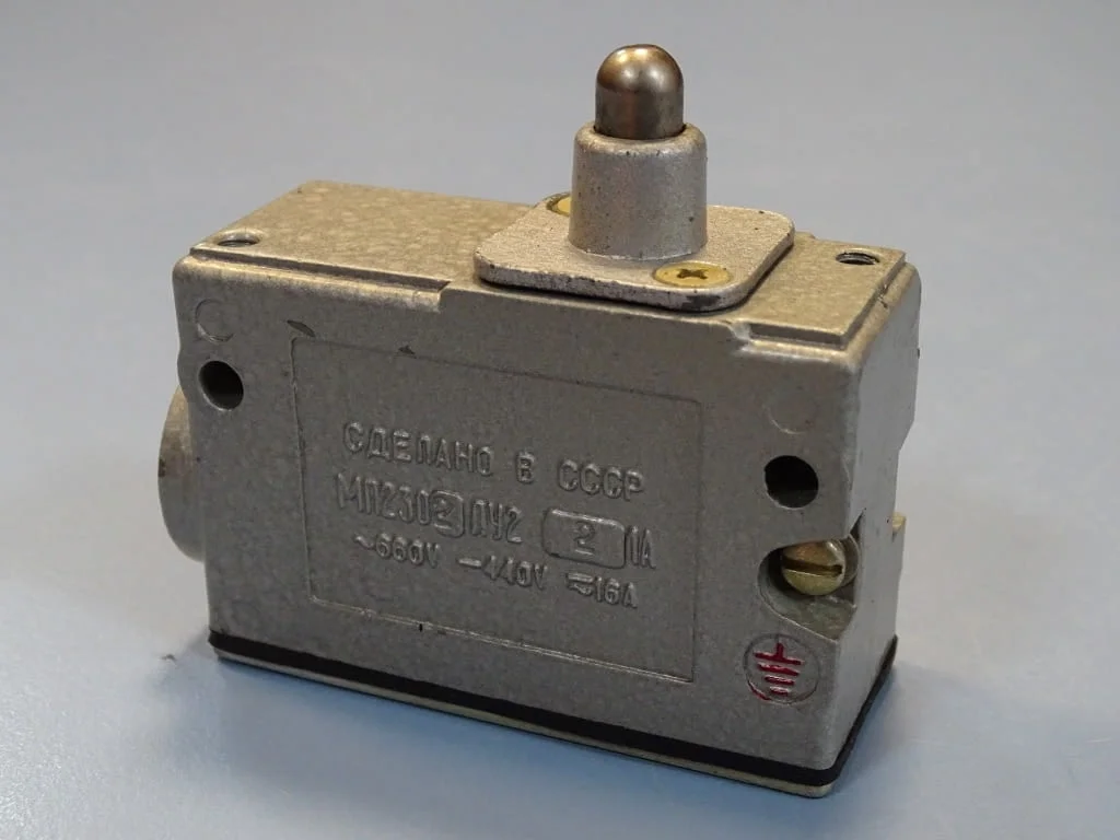 Краен изключвател МП2302ЛУ22 USSR Limit Switch 1A 660VAC/440VDC/16A