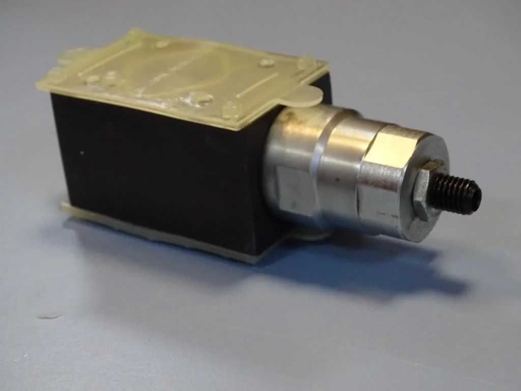 Хидравличен редуцил вентил Bosch 0811150 pressure reducing valve 70 bar — снимка 3