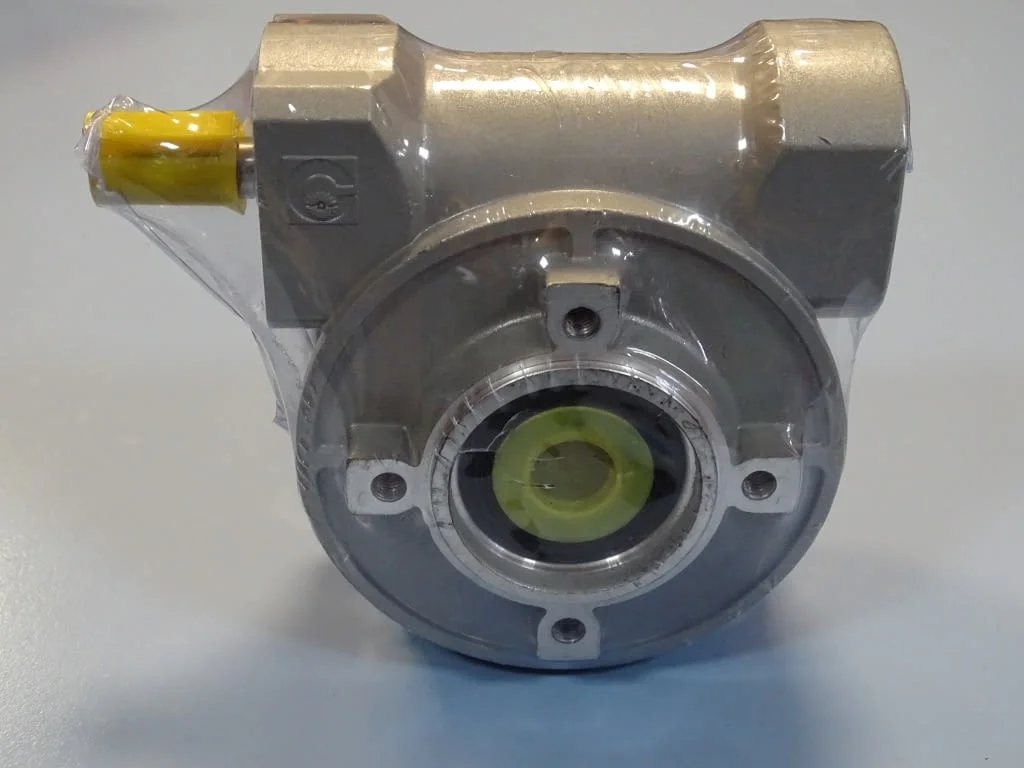 Червячен редуктор CHIARAVALLI CHR-04PNT 1:70 0.55kW Reducer — снимка 3