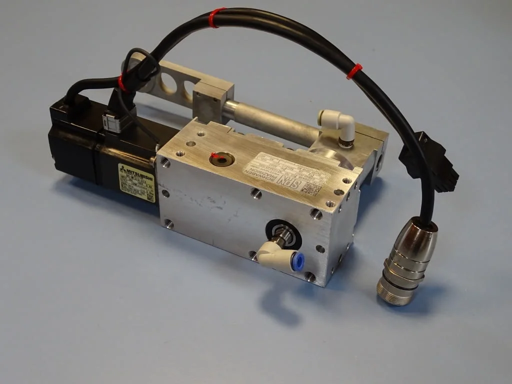 Мотор редуктор MITSUBISHI HC-MFS13-S13 AC servo motor SPN worm gear box — снимка 6