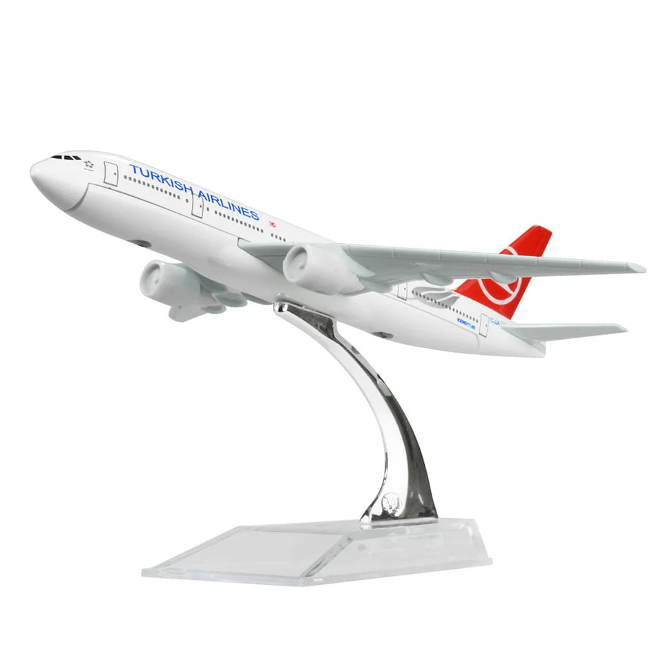 Boeing 777 самолет модел макет Turkish Airlines Истанбул Кушадасъ Анкара Балканите Босфора полет люк — снимка 2