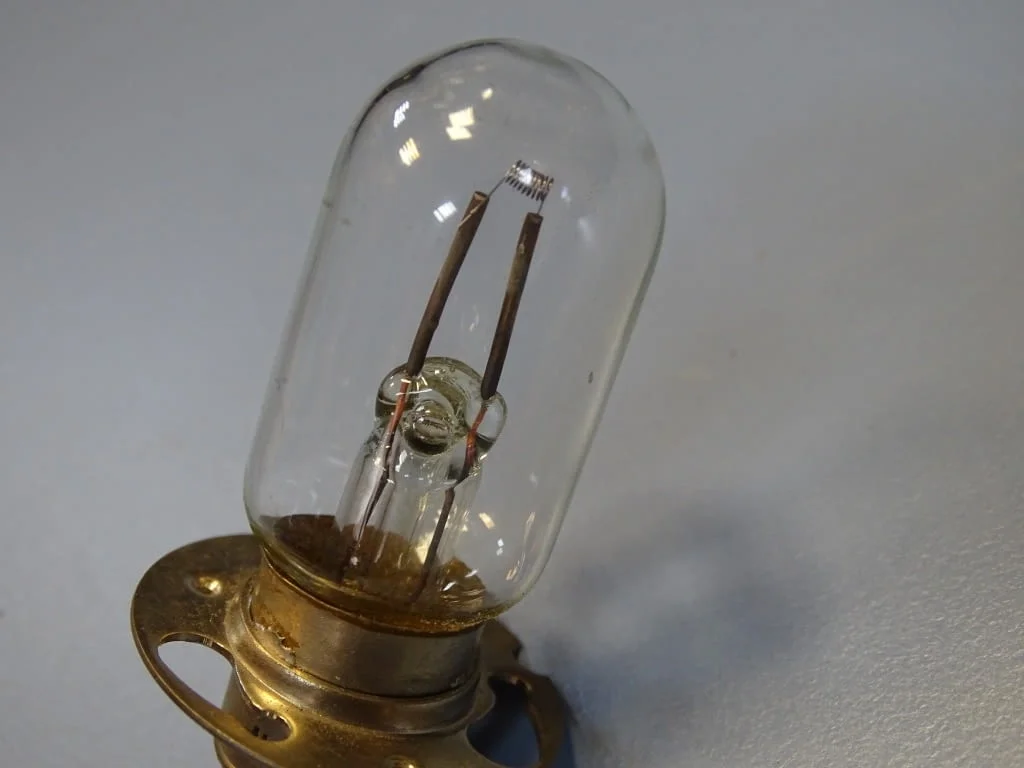 Лампа/крушка OP11-40 11V 40W bulb/lamp — снимка 2