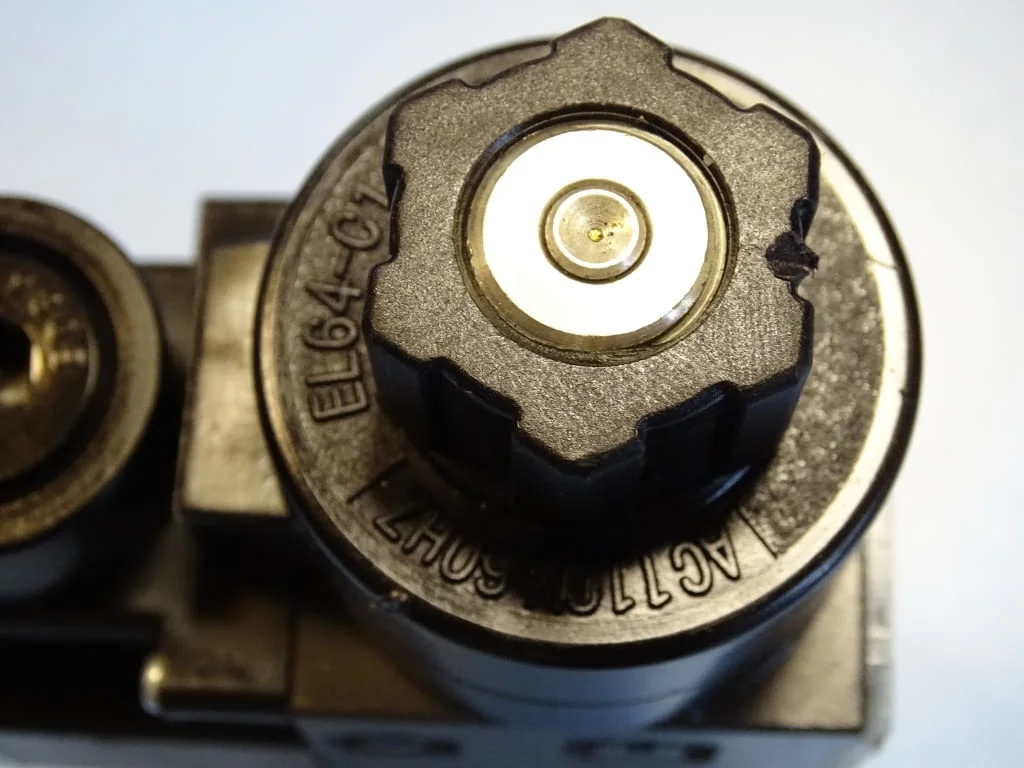 Хидравличен разпределител NACHI SL-G01-C6-R-C1-10 100/110V solenoid operated directional valve — снимка 6