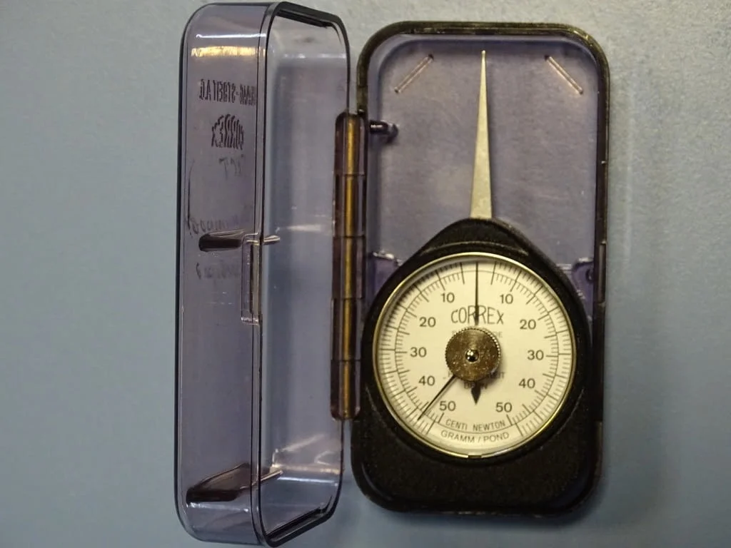 Грамометър CORREX HAAG-STREIT Bern tension gauge Gramm Pond 50-0-50 — снимка 6