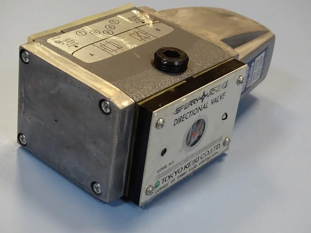Хидравличен разпределител Sperry Vickers DG4S4-012A-52-JA-LA directional valve 100V — снимка 7
