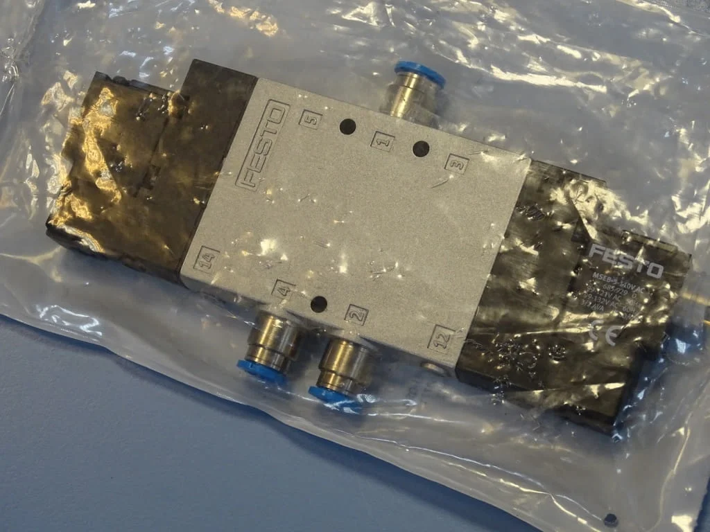 Пневматичен разпределител Festo CPE18-M2H-5J-QS-8 Solenoid Valve 110VAC — снимка 5