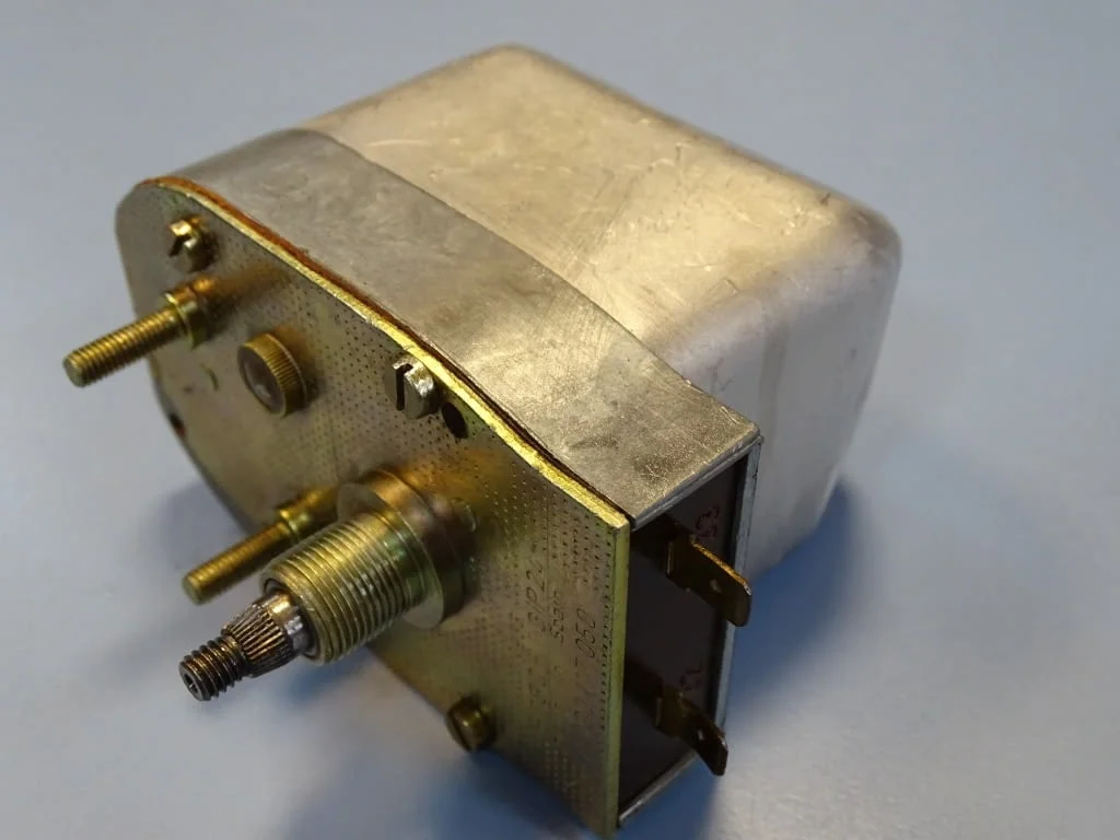 Мотор редуктор за чистачки Bosch wiper motor 24VDC — снимка 2