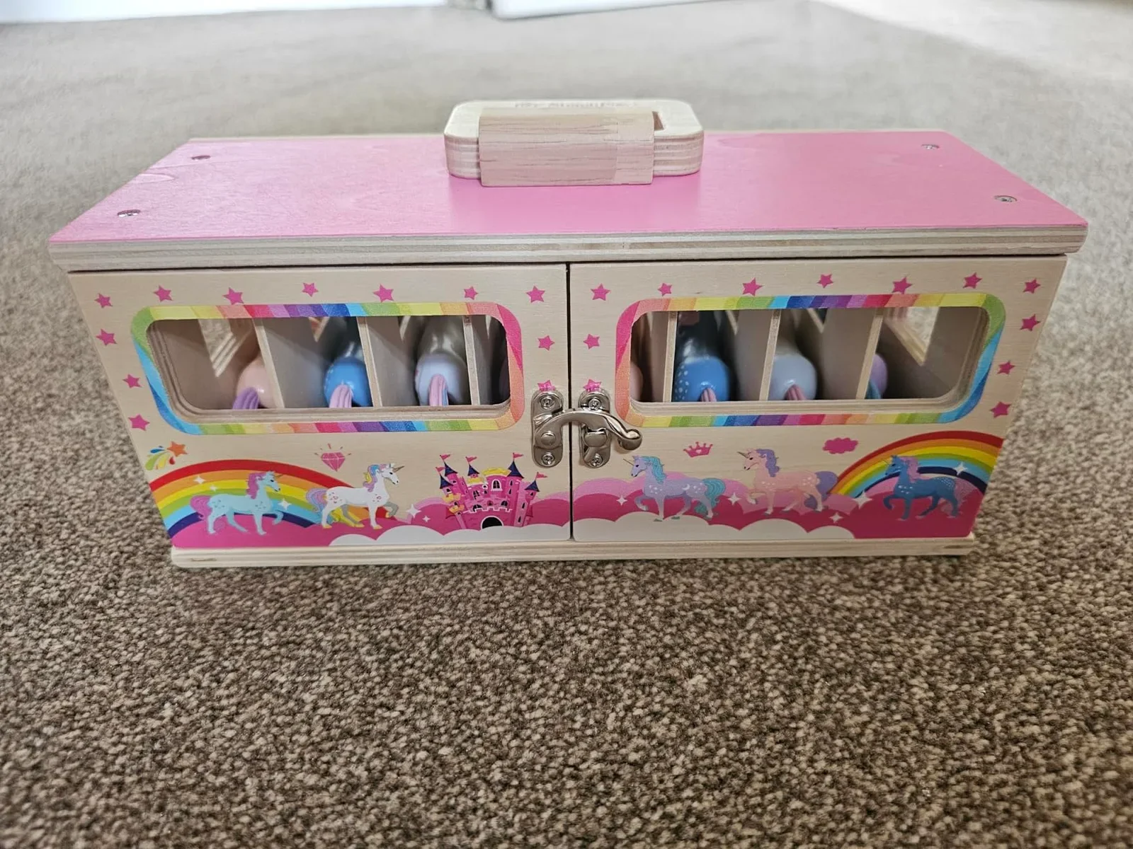 Дървен комплект еднорог – Stable Playset с 8 фигури — снимка 3