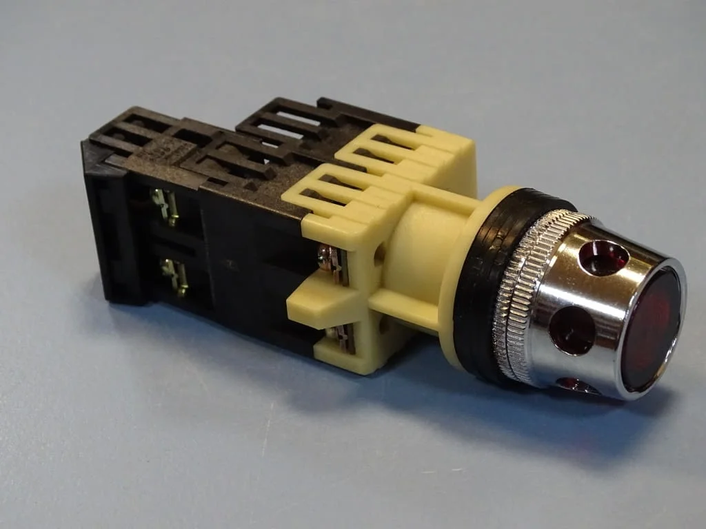 Команден бутон (светещ/задържане)FUJI Electric AH25-L6R10E command switch — снимка 3