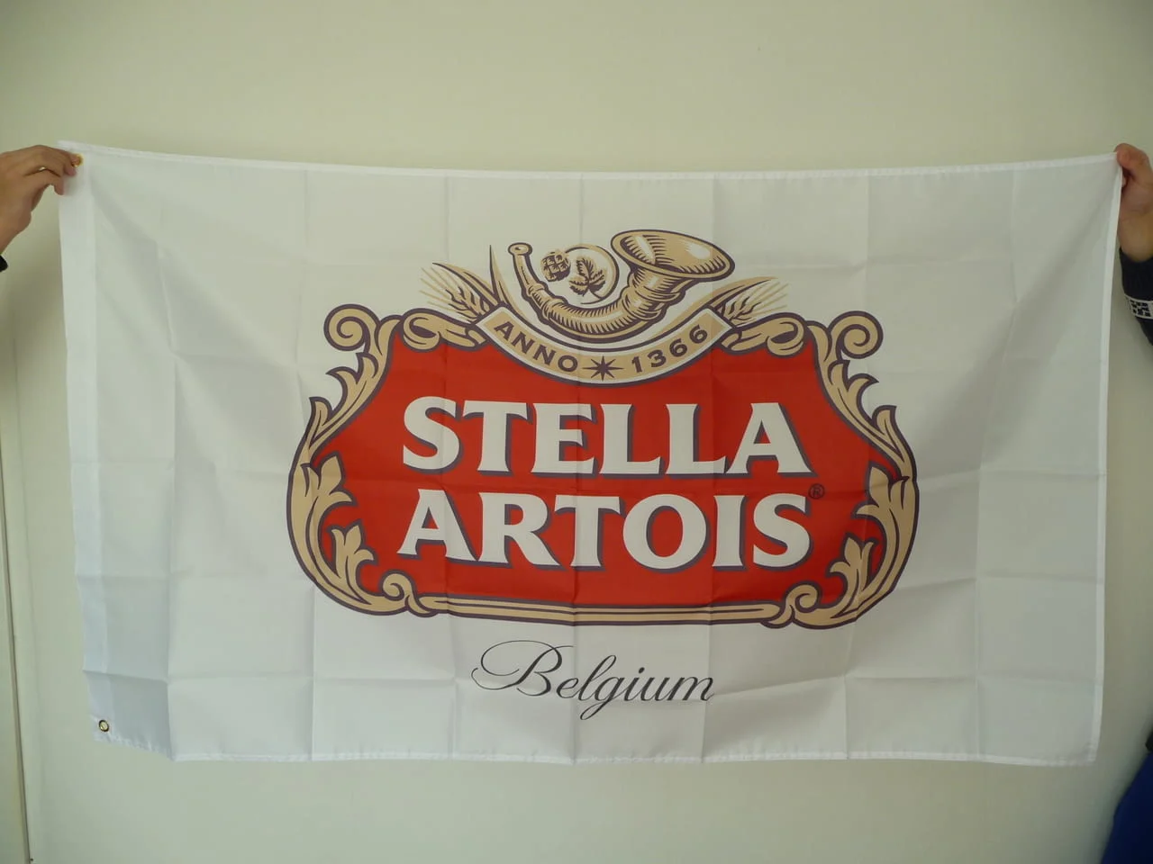Ново Знаме на бира Stella Artois бяло Стела Артоа бирария студена наливна халби белгийска пивка бар — снимка 2