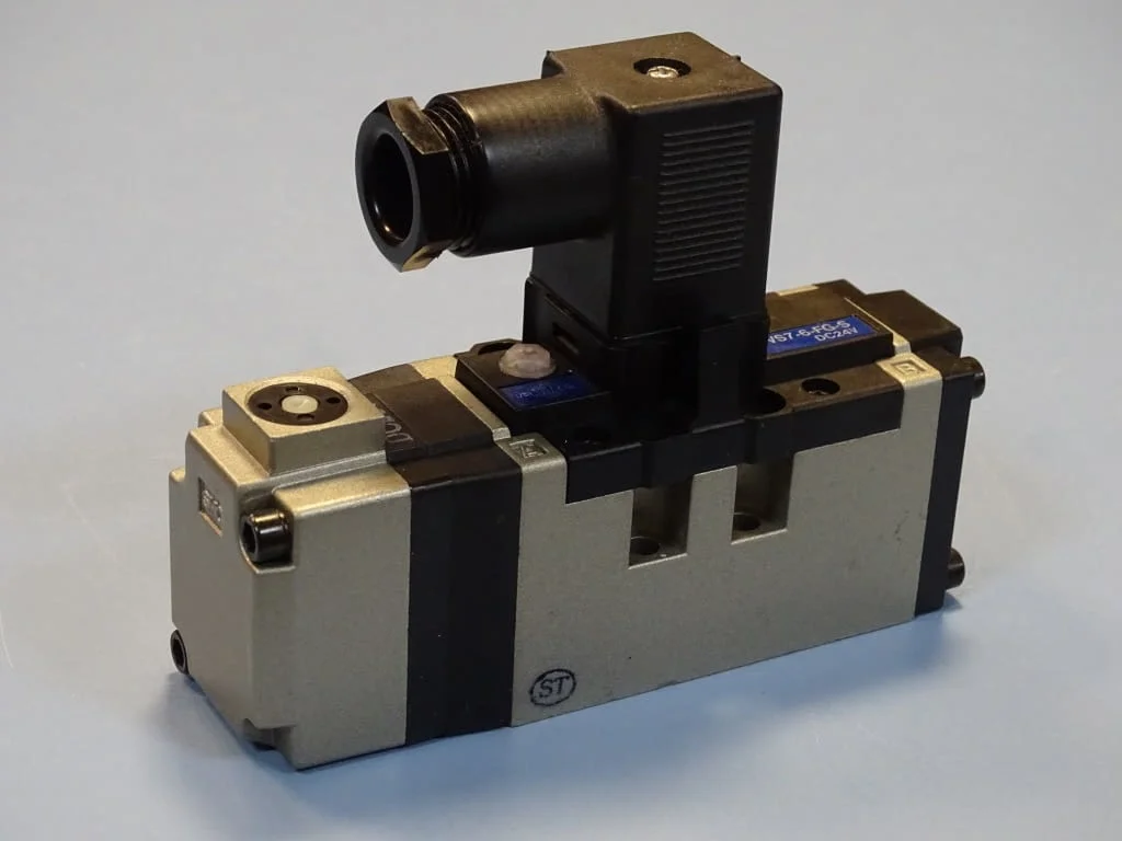 Пневматичен разпределител SMC VS7-6-FG-S Solenoid Valve Pilot 24VDC — снимка 2
