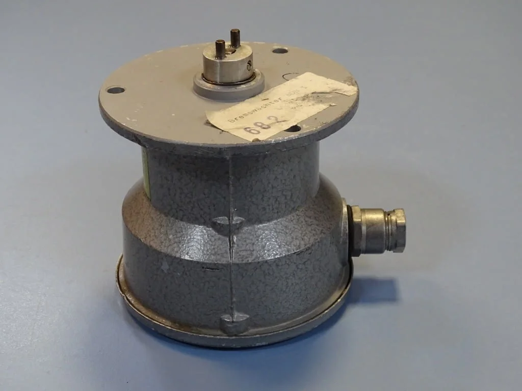 Реле за скорост VEB FMG DDR typ BDW1 speed relay 250VAC — снимка 2