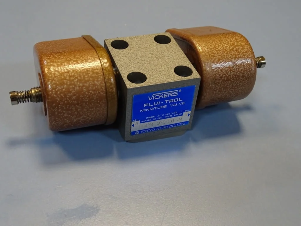Хидравличен разпределител Vickers DG 4M4-37C-20-JA solenoid operated directional valve 100Vid — снимка 4