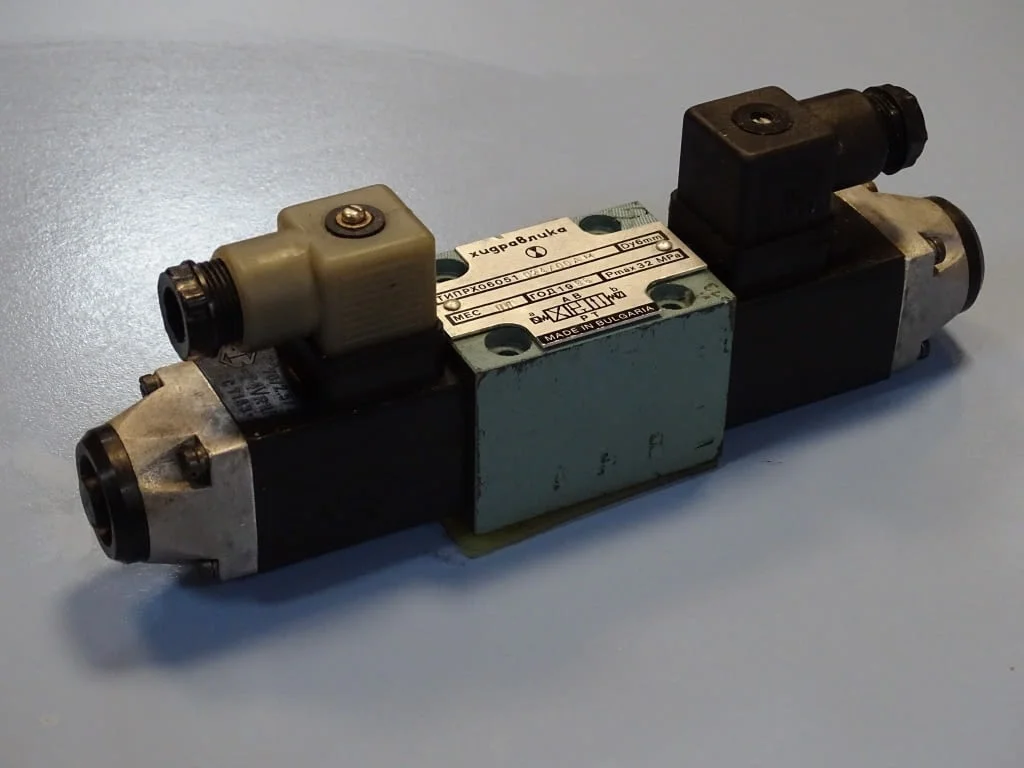 Хидравличен разпределител "Хидравлика" тип РХ /00АМ 320Bar hidraulic solenoid valve