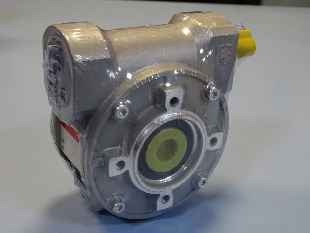 Червячен редуктор CHIARAVALLI CHR-04PNT 1:70 0.55kW Reducer