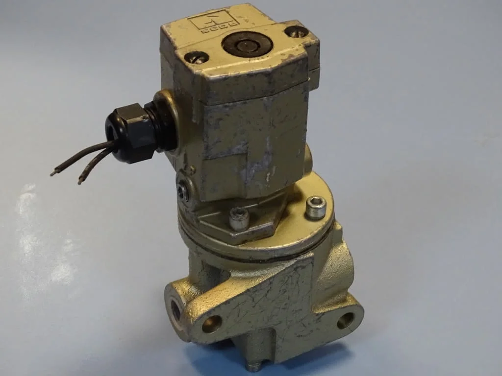 Пневматичен разпределител за преси ROSS J2776A3001 directional control valve 100V — снимка 2
