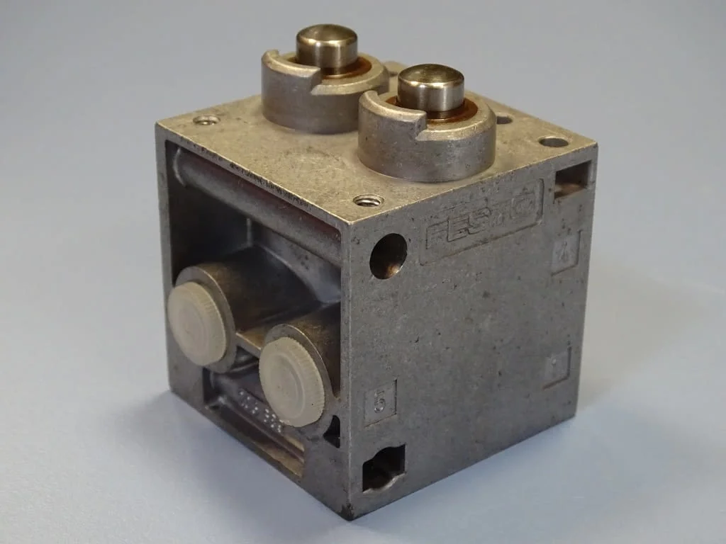 Пневматичен изключвател Festo 6809 V-5-1/4 B stem actuated pneumatic limit valve — снимка 3