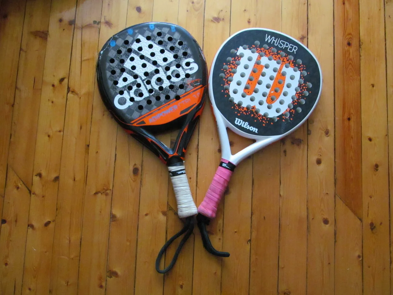 Две ракети плажен тенис падел бал Adidas Wilson игра хилки употребявани забележки забавление навън