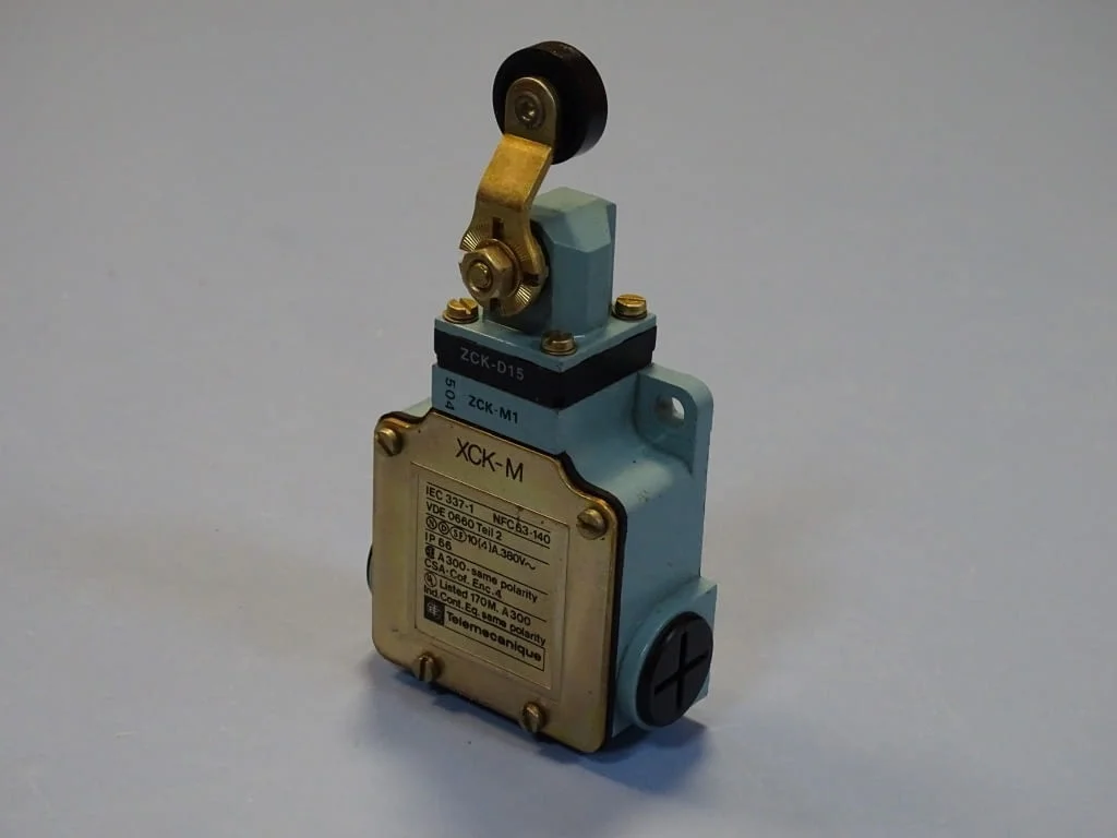 Краен изключвател Telemecanigue XCK-M115 Limit Switch 240VAC — снимка 6