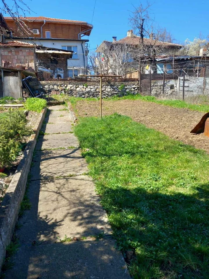 Продавам къща в гр. Перник кв. Ралица — снимка 10
