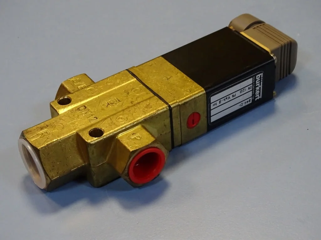 Магнет вентил Burkert 344-D solenoid valve 24VDC G1/2 — снимка 8