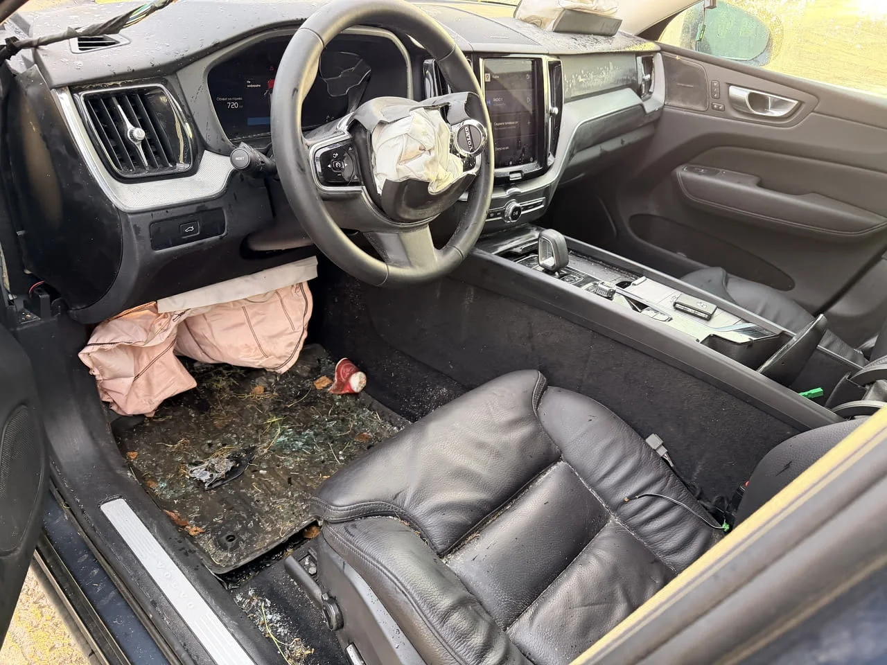 Volvo XC60 2 B5 Mild-Hybrid AWD 2.0 дизел, двигател D420T2, 235 кс., 4x4, автоматик, 2024г., 15 000 — снимка 9