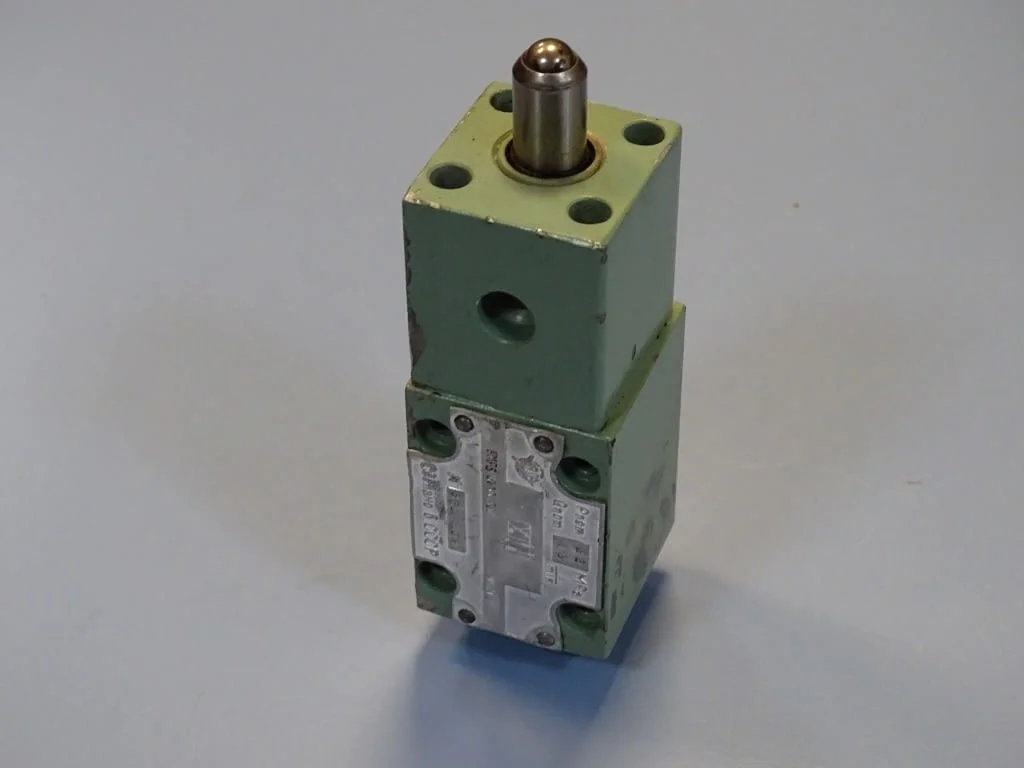 Хидравличен изключвател ВМР6574А30/УХЛ4 Hydraulic switch USSR 320Bar — снимка 8