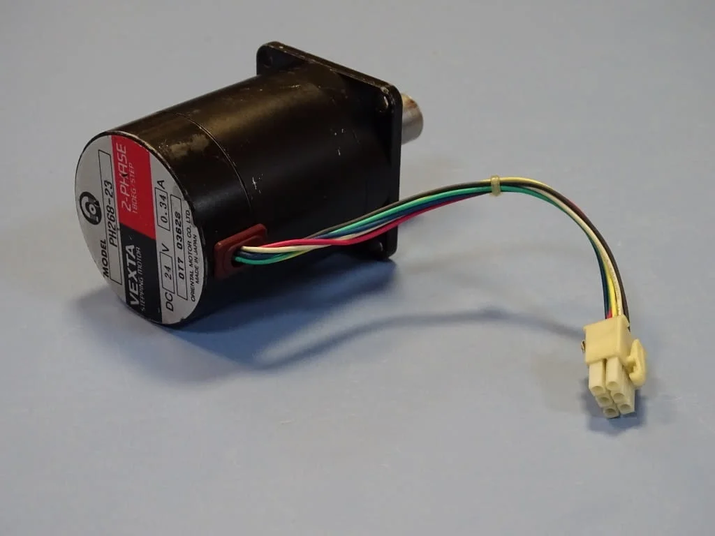 Стъпков мотор VEXTA PH268-23 stepping motor 2-phase 24VDC