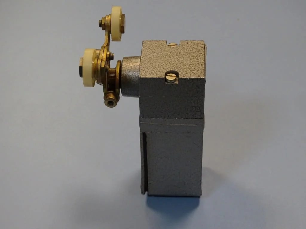 Изключвател краен FATEL Typ 3375802 Limit Switch 16A 250VAC — снимка 8