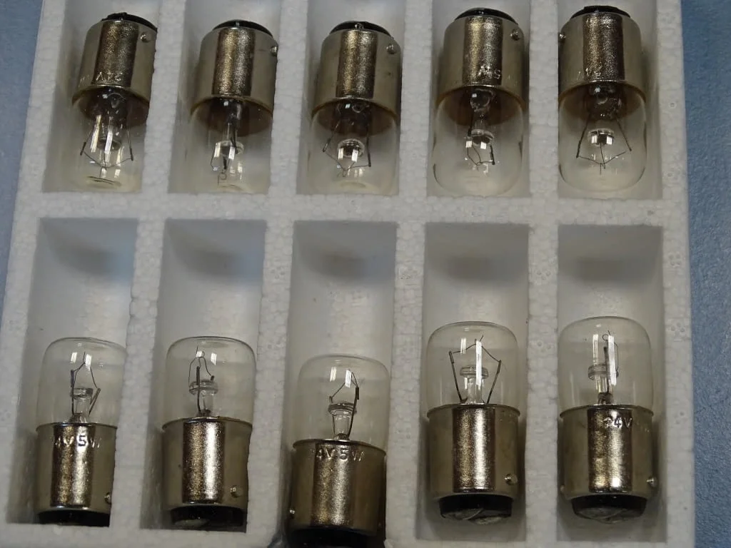 Крушки Telemecanique DL1-BA-024 push button bulb 24V 5W — снимка 3