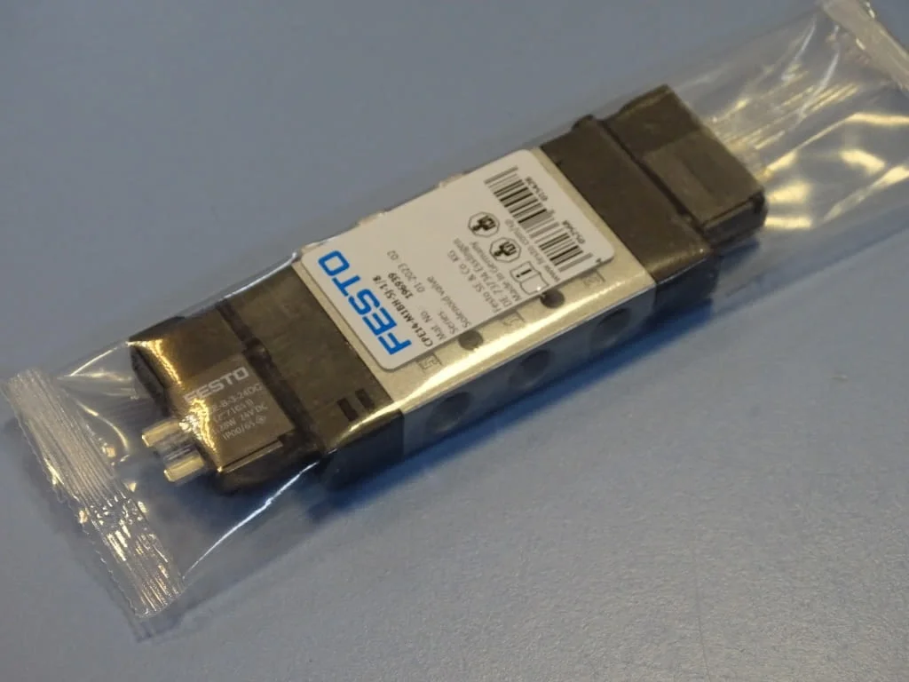 Разпределител пневматичен Festo CPE14-M1BH-5J-1/8 Solenoid Valve 24VDC — снимка 2