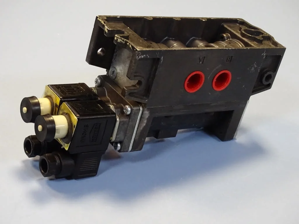 Пневматичен разпределител SHOKU-HERION 5BC-04F solenoid valve 100VAC — снимка 6