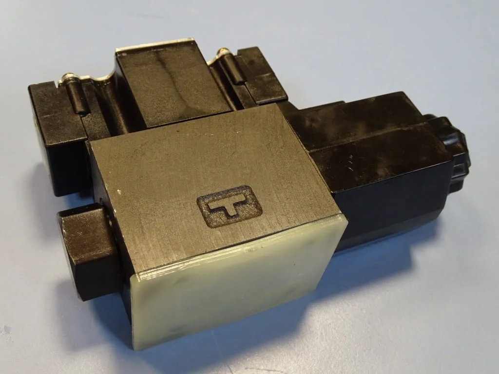 Хидравличен разпределител YUKEN DSG-01-2B2-D24-50 solenoid operated directional valve 24VDC — снимка 4
