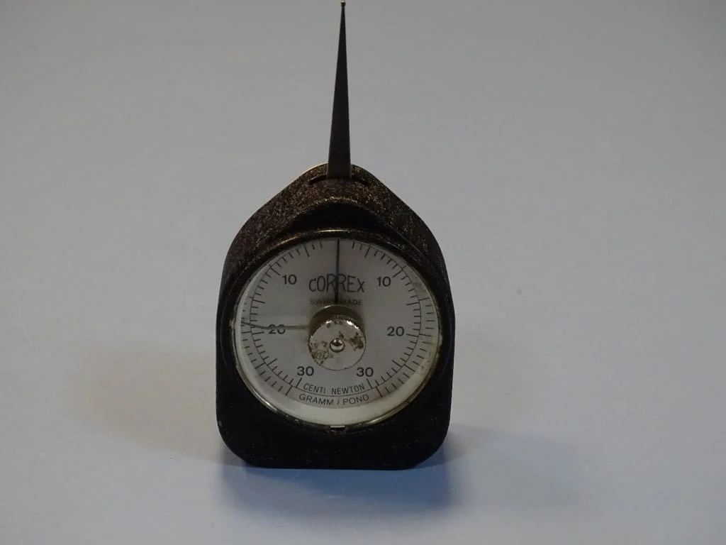 Грамометър CORREX HAAG-STREIT Bern tension gauge Gramm Pond 30-0-30 Centi — снимка 7