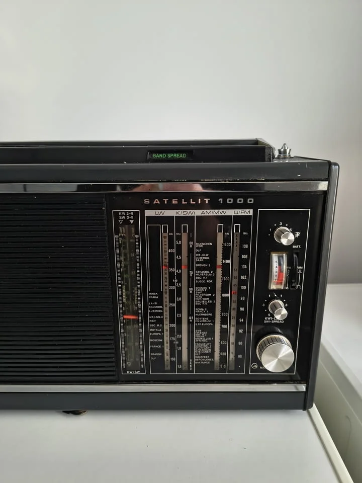 Винтидж радио Grundig Satellit 1000 — снимка 2