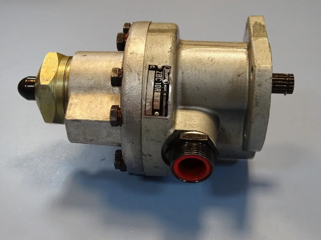 Хидравлична помпа Jihostroj ZBC 10RТ2 gear pump — снимка 2
