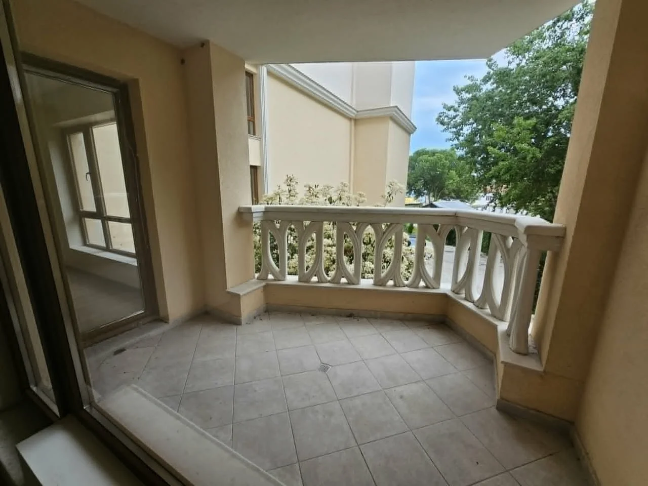 Тристаен Апартамент с паркомясто в престижния комплекс Varna South Bay Beach Residence - — снимка 9