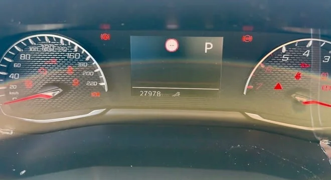 Peugeot 208 1.2 PureTech, двигател HNK, 101 кс., ск. Кутия - автоматик 8 ск. 20GTBB, 2022г., 27000 к — снимка 9