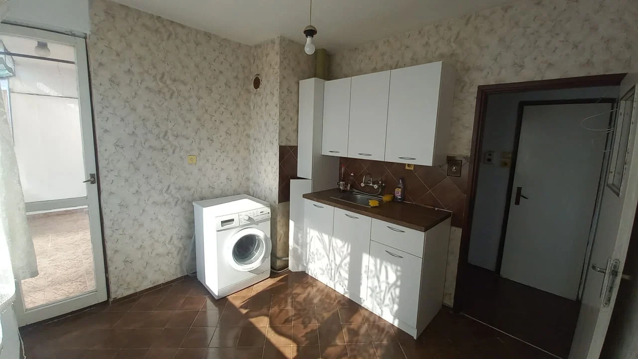 Продаваме двустаен апартамент в кв. Каменица 1 — снимка 7