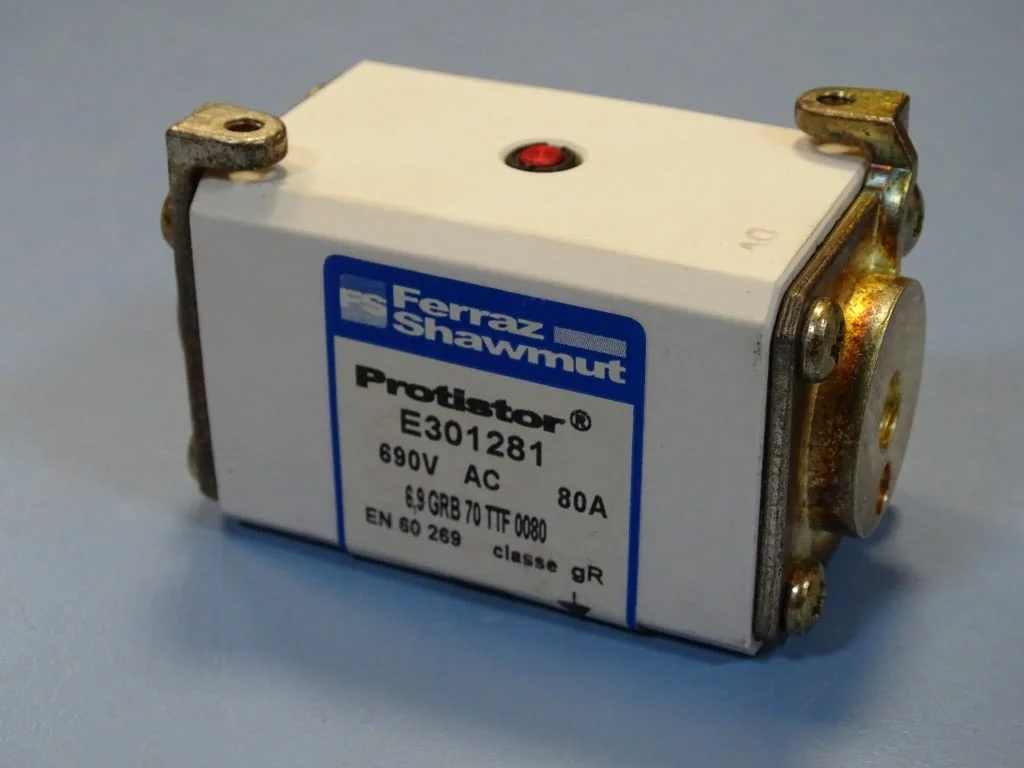 Предпазител Ferraz Shawmut Protistor E301281 Fuses 6.9GRB70TTF0080 80A 690VAC