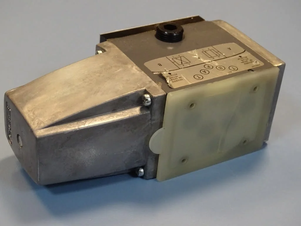 Хидравличен разпределител Sperry Vickers DG4S4-012A-52-JA-LA directional valve 100V — снимка 6