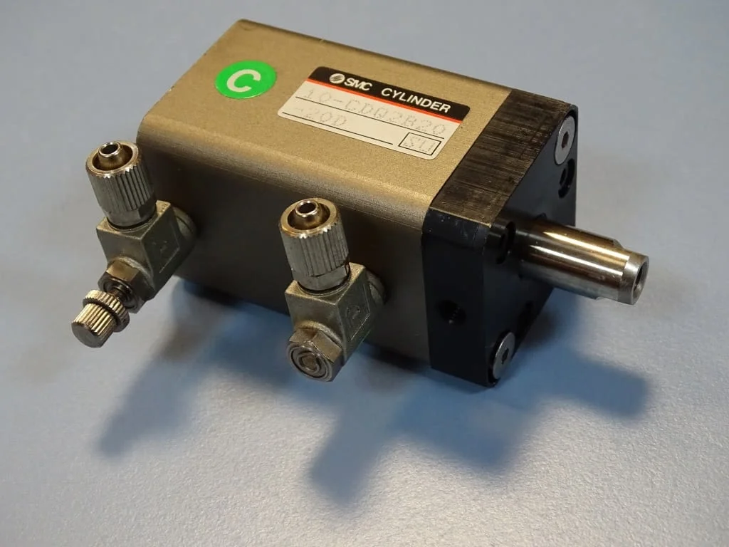 Пневматичен цилиндър SMC 10-CDQ2B20-20D pneumatic cylinder 10Bar — снимка 5
