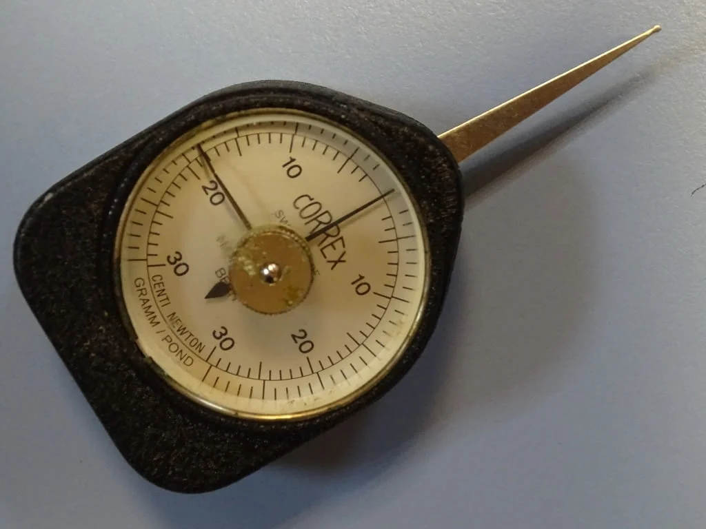 Грамометър CORREX HAAG-STREIT Bern tension gauge Gramm Pond 30-0-30 Centi — снимка 6