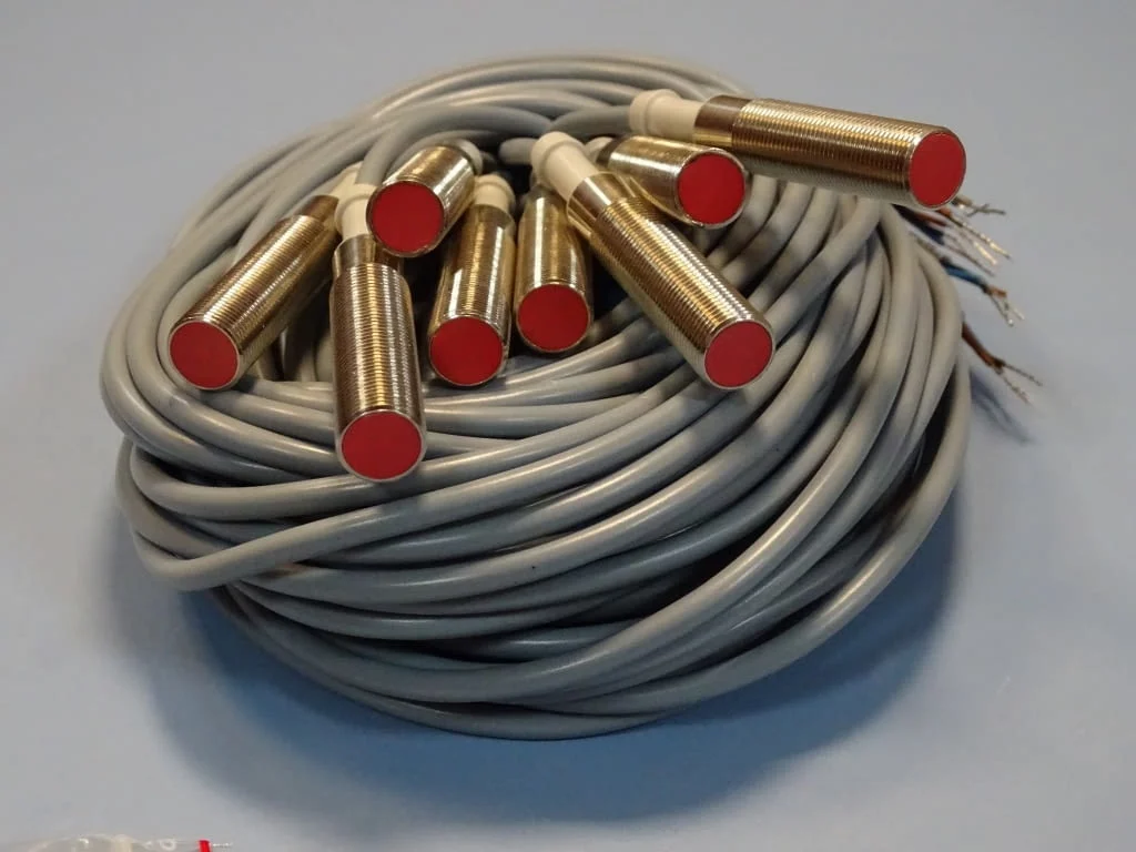 Индуктивен датчик SAIA XVJ B12G21A proximity switch 10-20VDC — снимка 2