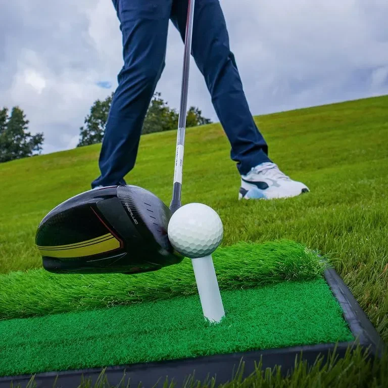 ME AND MY GOLF Постелка за голф с двойна трева, включва видеоклипове с инструкции за обучение, черна — снимка 3