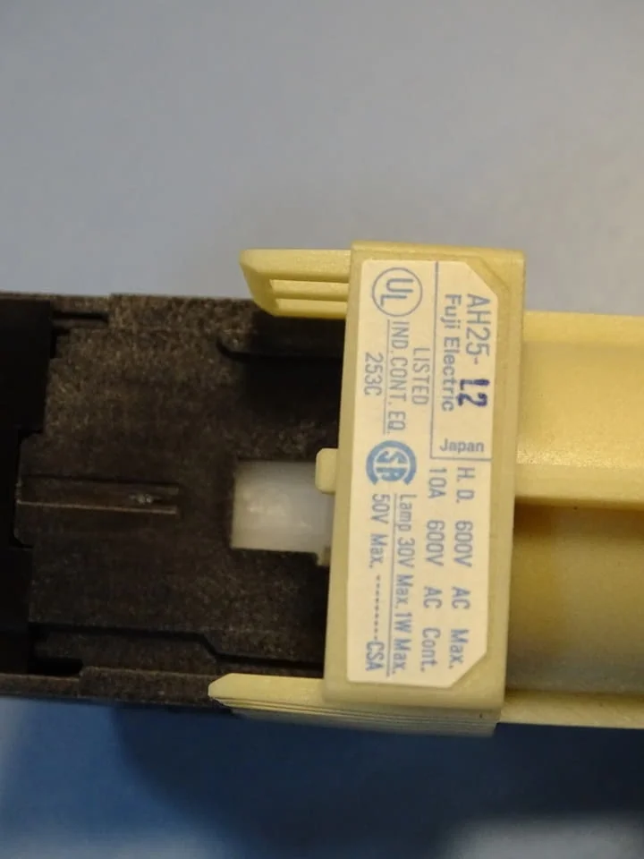 Команден бутон (светещ) бял FUJI Electric AH25-L2W10E command switch — снимка 4