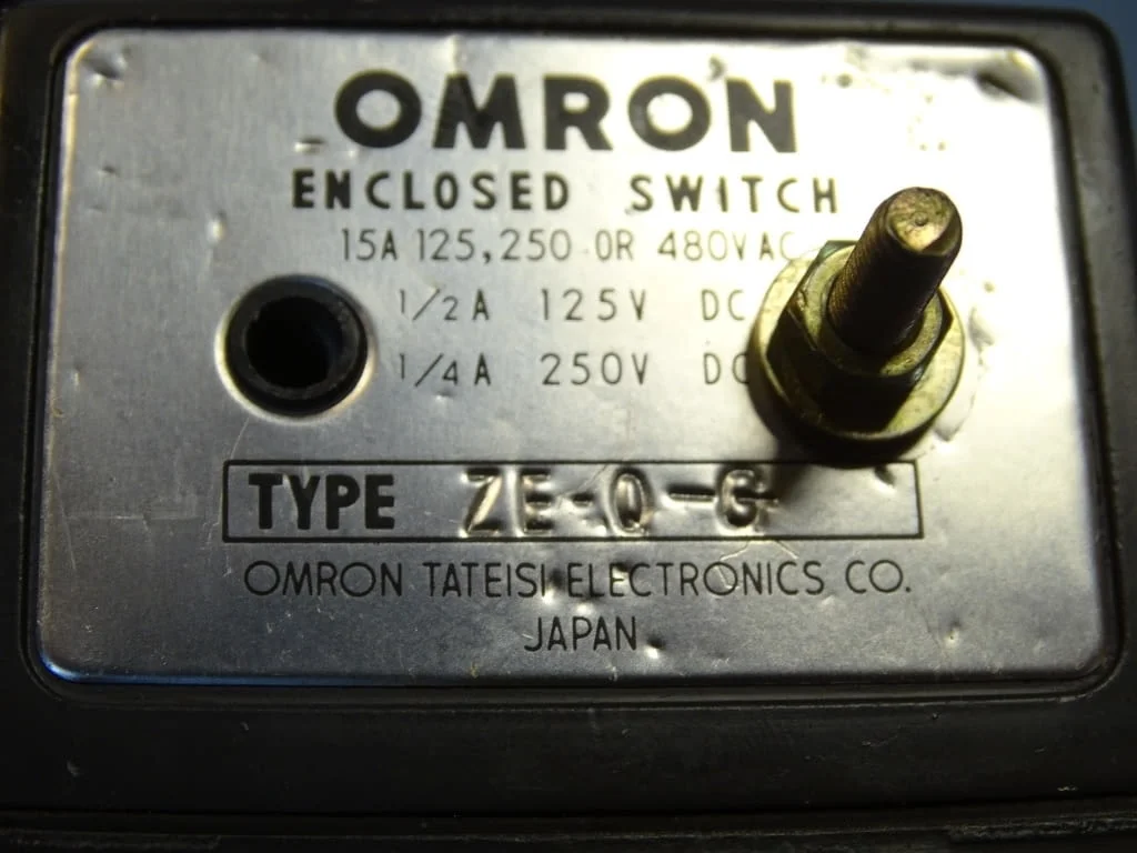 Изключвател Omron ZE-Q-G Enclosed Switch Plunger 15A — снимка 5