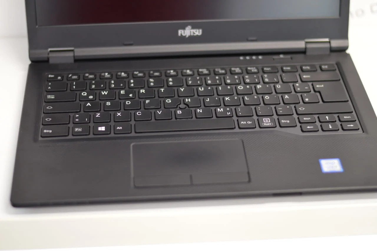 Fujitsu LifeBook E449 - 14" (1920x1080 ) FULL HD / Intel Core i3-8130U / 8GB RAM DDR4 / 256GB SSD / — снимка 3