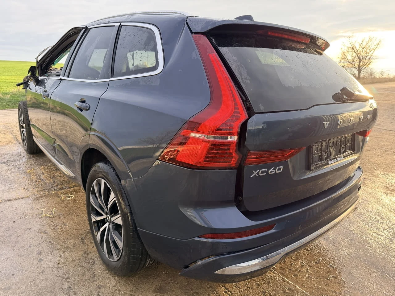 Volvo XC60 2 B5 Mild-Hybrid AWD 2.0 дизел, двигател D420T2, 235 кс., 4x4, автоматик, 2024г., 15 000 — снимка 8